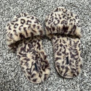 ✳️NWOT✳️Victorias Secret Leopard Slide Slippers